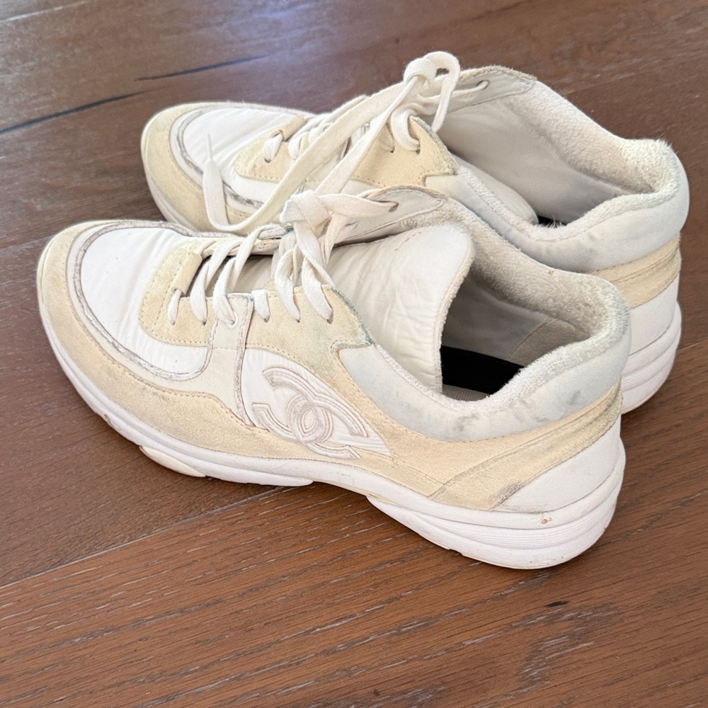 CHANEL Ivory and Beige Sneakers - Picture 4 of 10